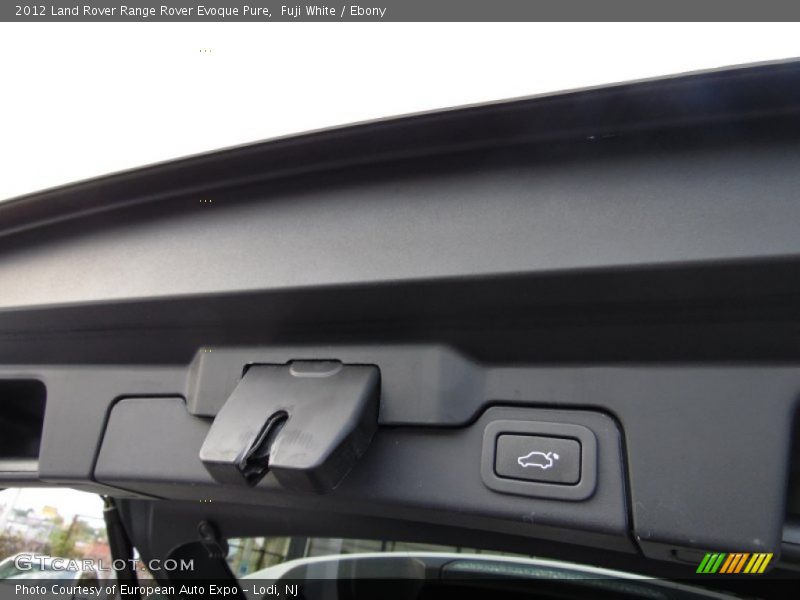 Fuji White / Ebony 2012 Land Rover Range Rover Evoque Pure