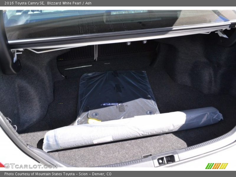 Blizzard White Pearl / Ash 2016 Toyota Camry SE