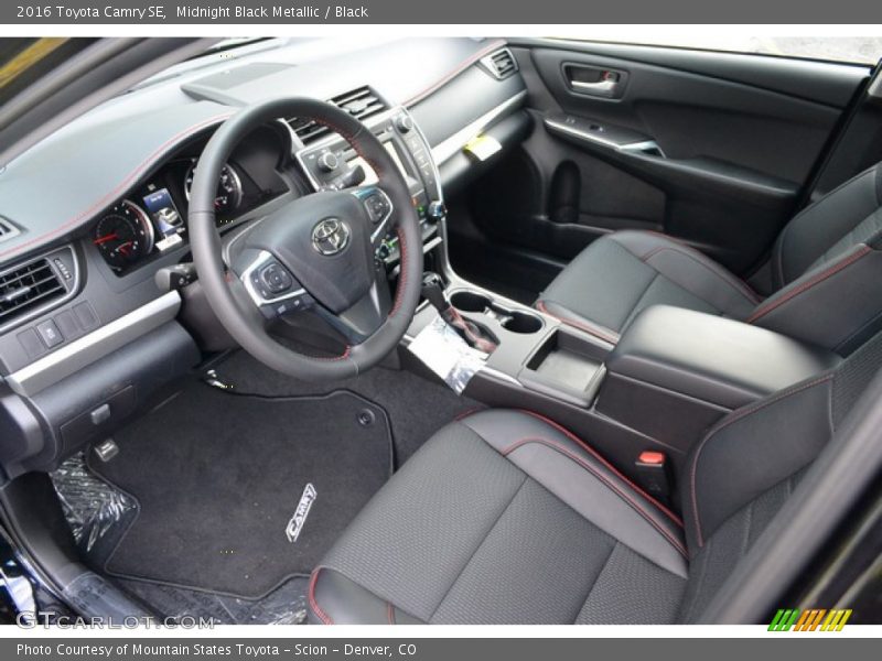 Midnight Black Metallic / Black 2016 Toyota Camry SE
