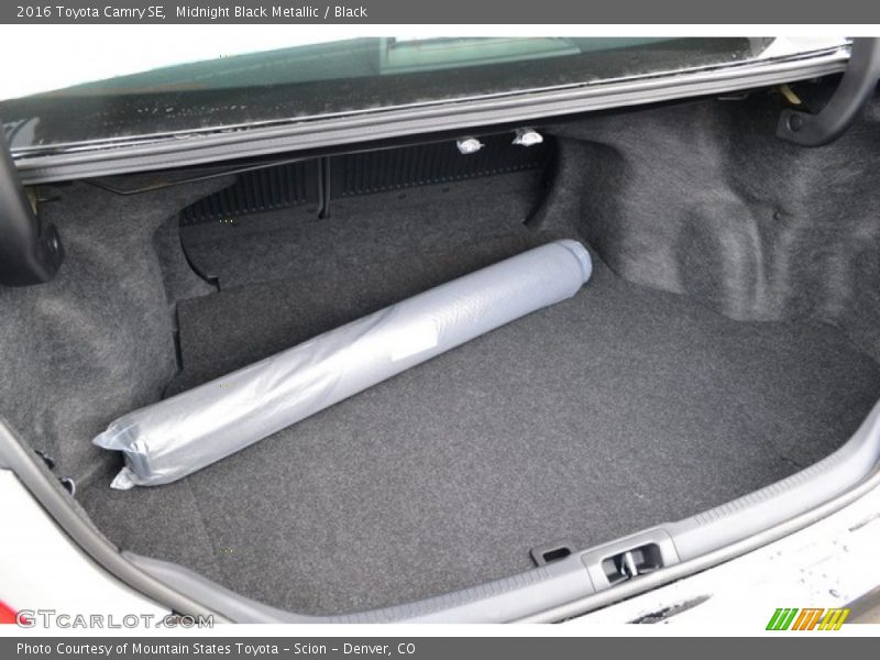 Midnight Black Metallic / Black 2016 Toyota Camry SE
