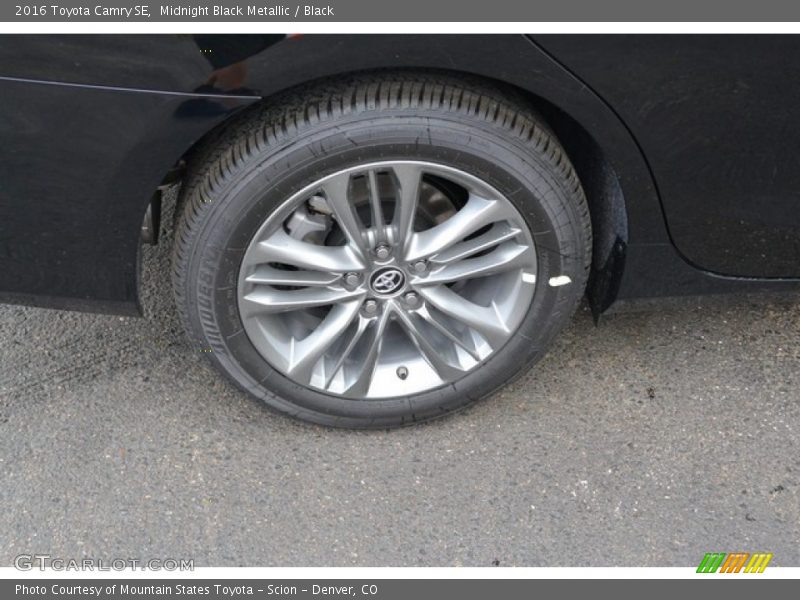 Midnight Black Metallic / Black 2016 Toyota Camry SE