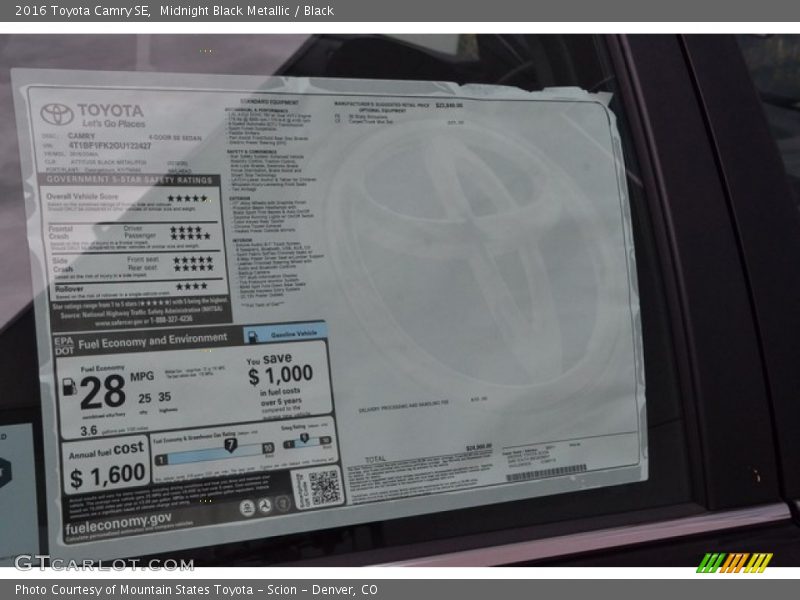 Midnight Black Metallic / Black 2016 Toyota Camry SE