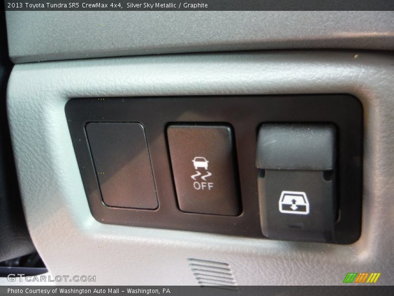 Silver Sky Metallic / Graphite 2013 Toyota Tundra SR5 CrewMax 4x4
