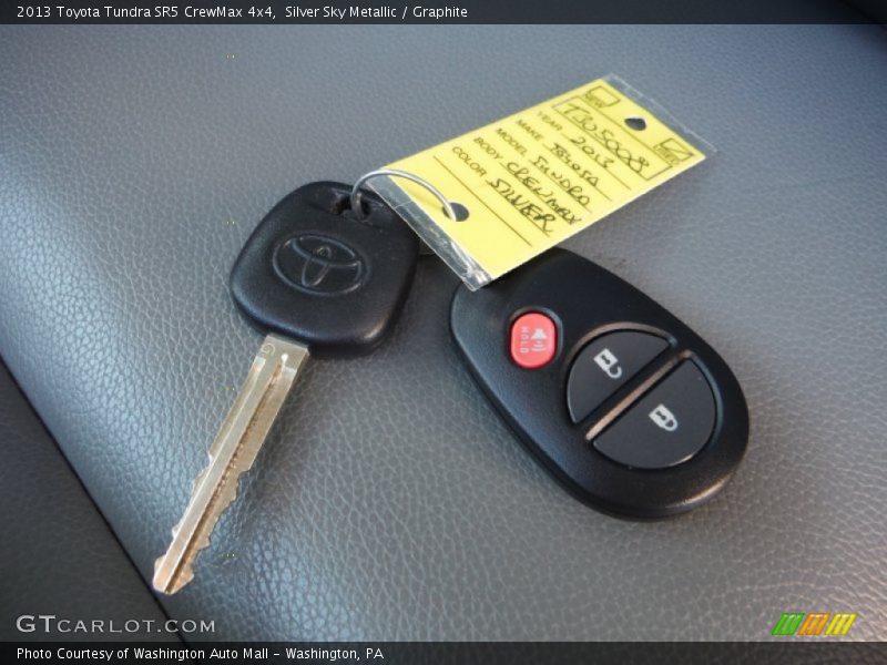 Silver Sky Metallic / Graphite 2013 Toyota Tundra SR5 CrewMax 4x4