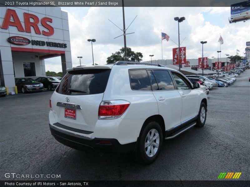 Blizzard White Pearl / Sand Beige 2013 Toyota Highlander SE