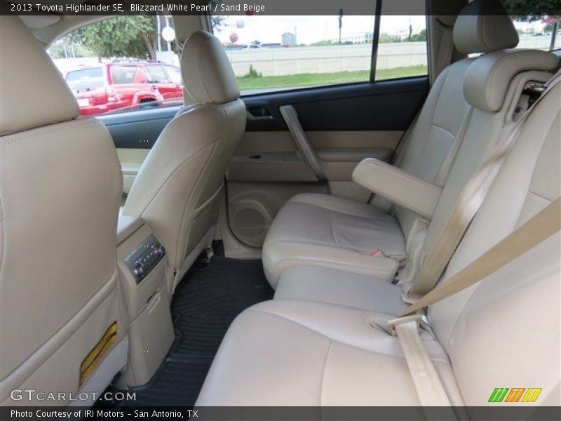 Blizzard White Pearl / Sand Beige 2013 Toyota Highlander SE