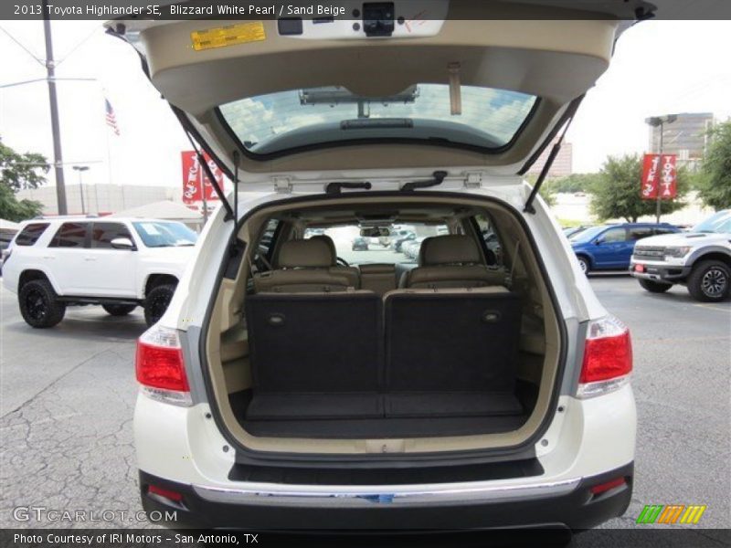 Blizzard White Pearl / Sand Beige 2013 Toyota Highlander SE