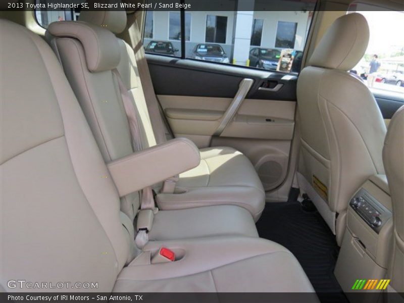 Blizzard White Pearl / Sand Beige 2013 Toyota Highlander SE