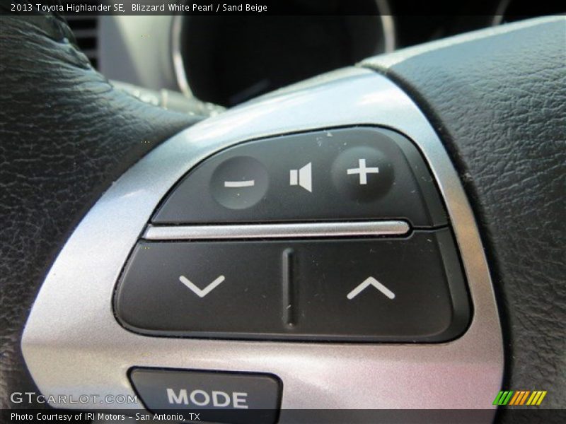 Blizzard White Pearl / Sand Beige 2013 Toyota Highlander SE