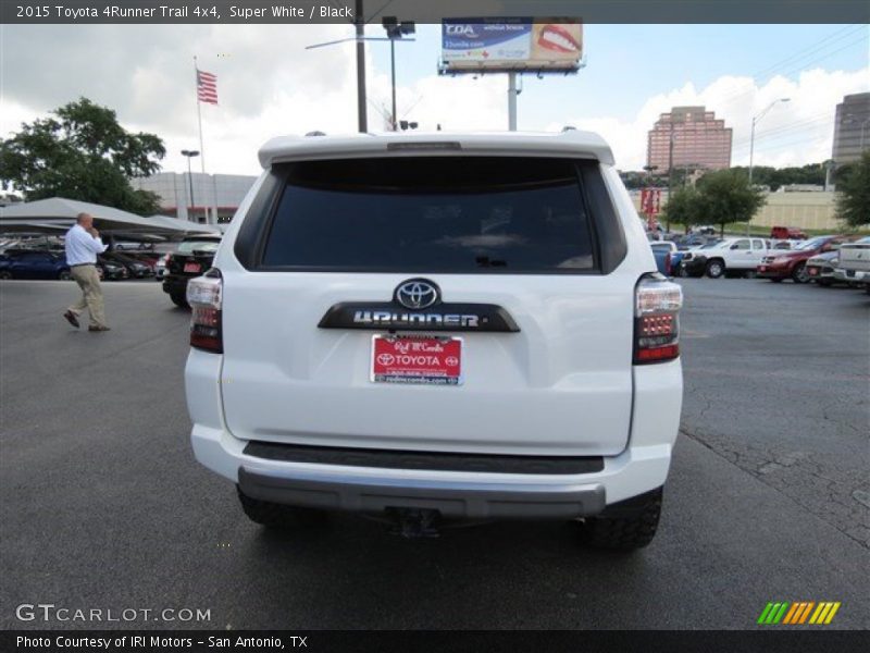 Super White / Black 2015 Toyota 4Runner Trail 4x4