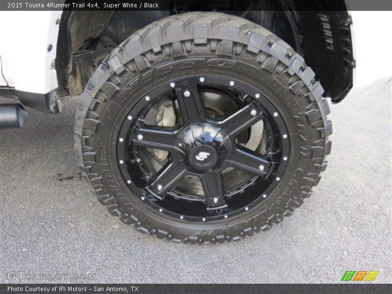 Super White / Black 2015 Toyota 4Runner Trail 4x4