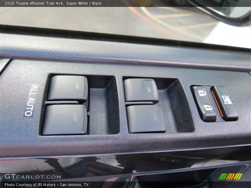 Super White / Black 2015 Toyota 4Runner Trail 4x4