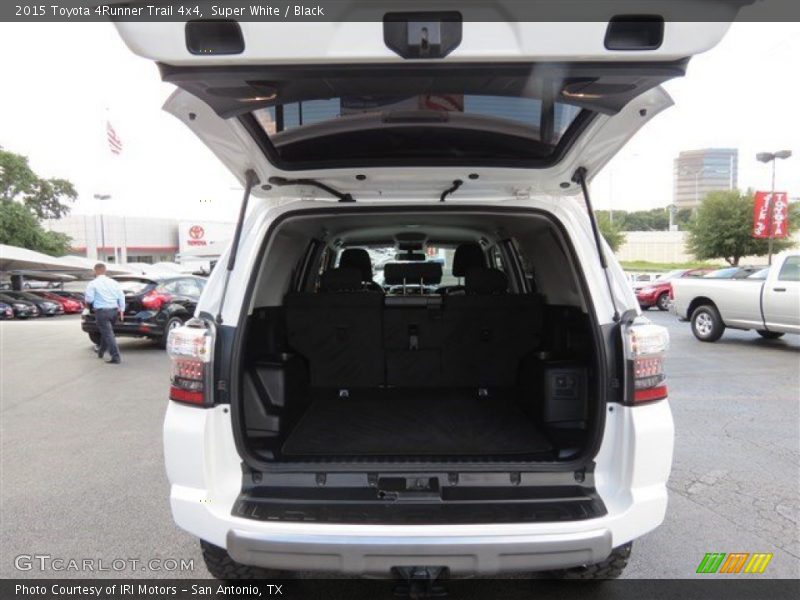 Super White / Black 2015 Toyota 4Runner Trail 4x4