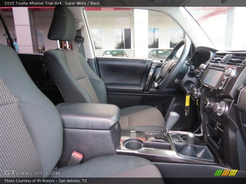 Super White / Black 2015 Toyota 4Runner Trail 4x4