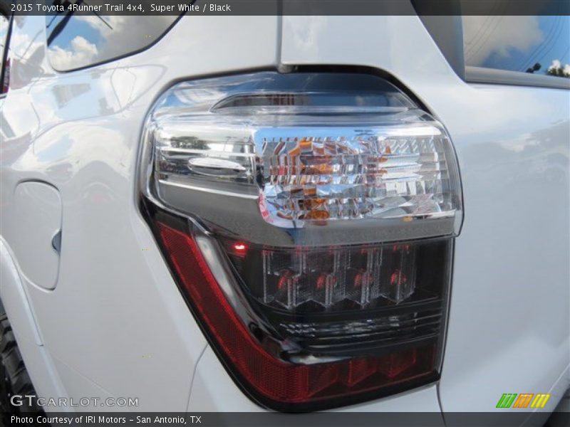 Super White / Black 2015 Toyota 4Runner Trail 4x4