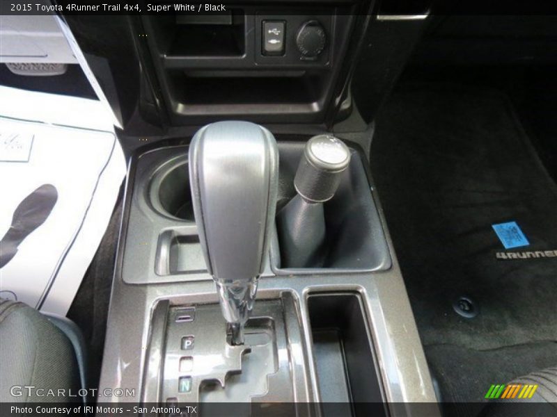 Super White / Black 2015 Toyota 4Runner Trail 4x4