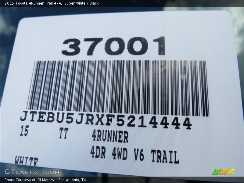 Super White / Black 2015 Toyota 4Runner Trail 4x4