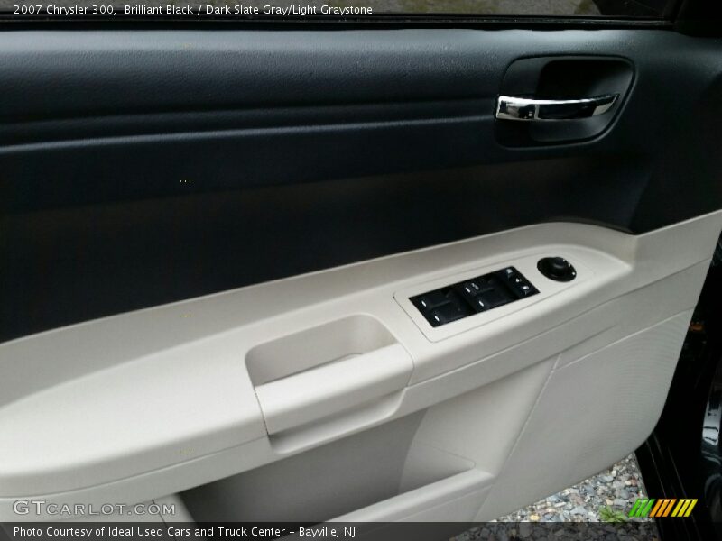Brilliant Black / Dark Slate Gray/Light Graystone 2007 Chrysler 300