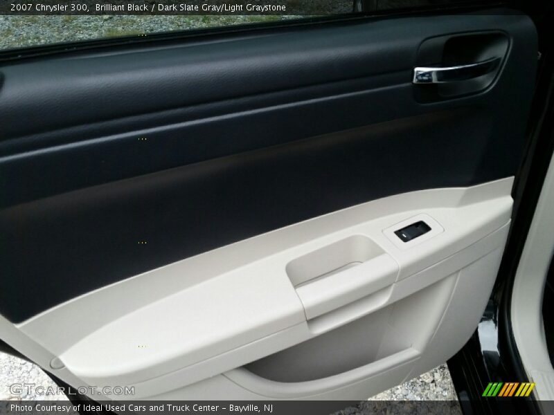 Brilliant Black / Dark Slate Gray/Light Graystone 2007 Chrysler 300