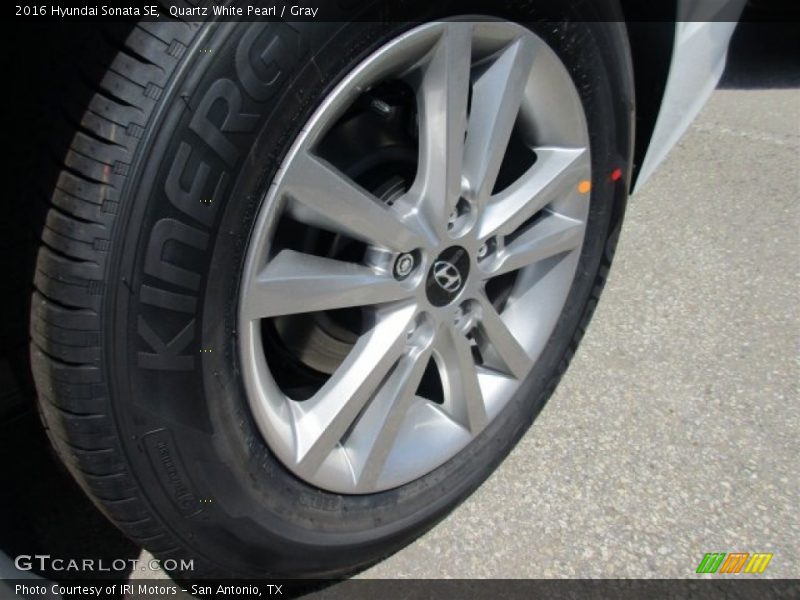Quartz White Pearl / Gray 2016 Hyundai Sonata SE