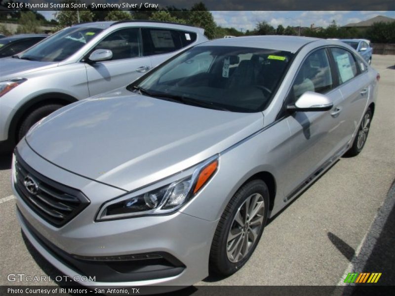 Front 3/4 View of 2016 Sonata Sport