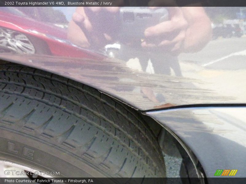 Bluestone Metallic / Ivory 2002 Toyota Highlander V6 4WD