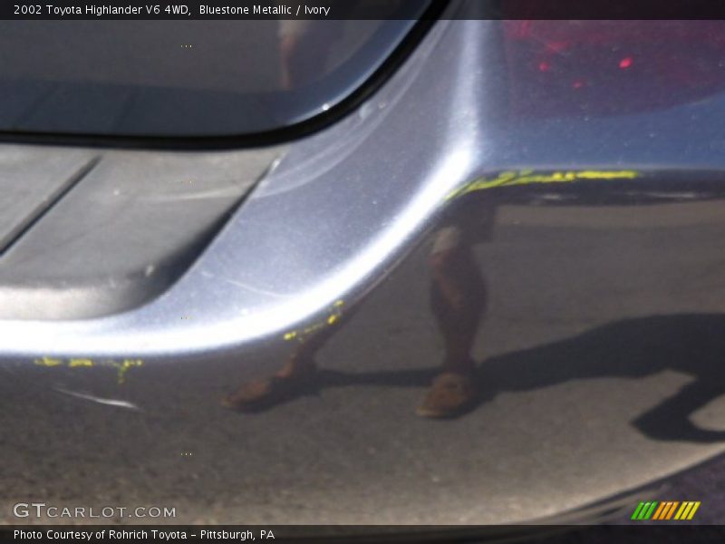 Bluestone Metallic / Ivory 2002 Toyota Highlander V6 4WD
