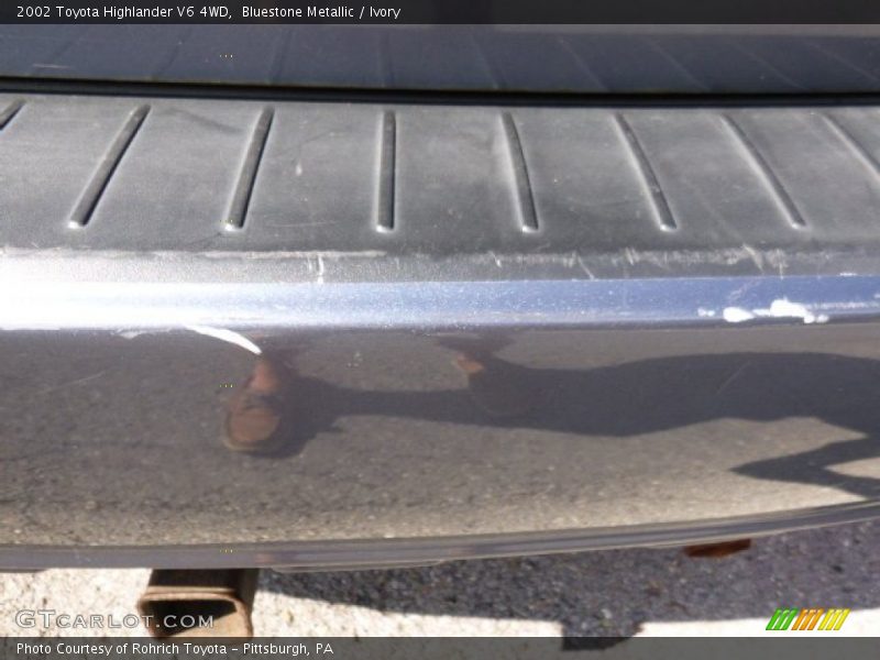 Bluestone Metallic / Ivory 2002 Toyota Highlander V6 4WD