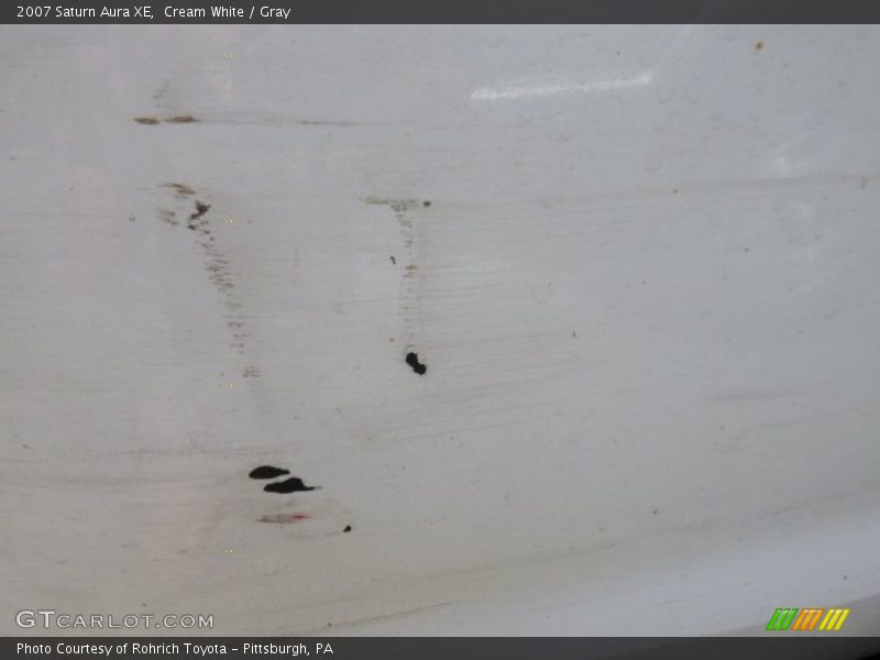 Cream White / Gray 2007 Saturn Aura XE