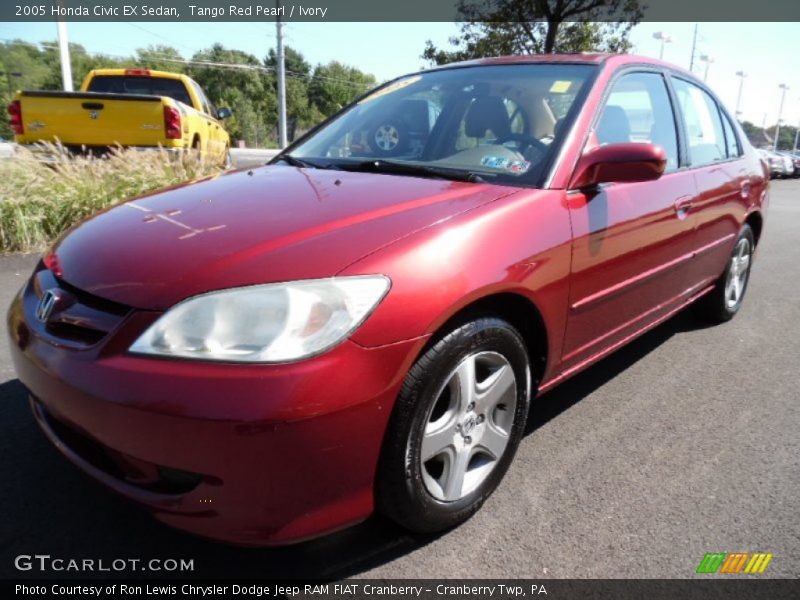 Front 3/4 View of 2005 Civic EX Sedan