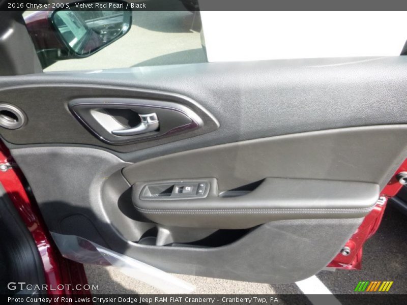 Velvet Red Pearl / Black 2016 Chrysler 200 S