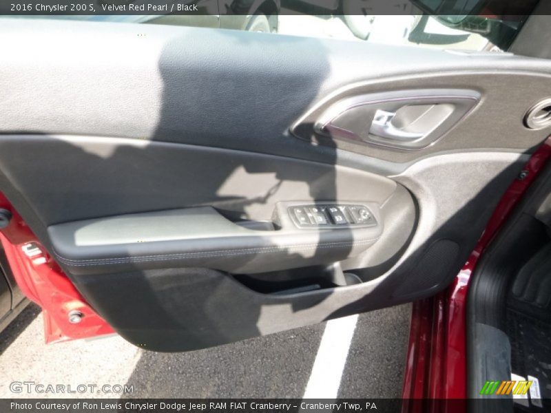 Velvet Red Pearl / Black 2016 Chrysler 200 S