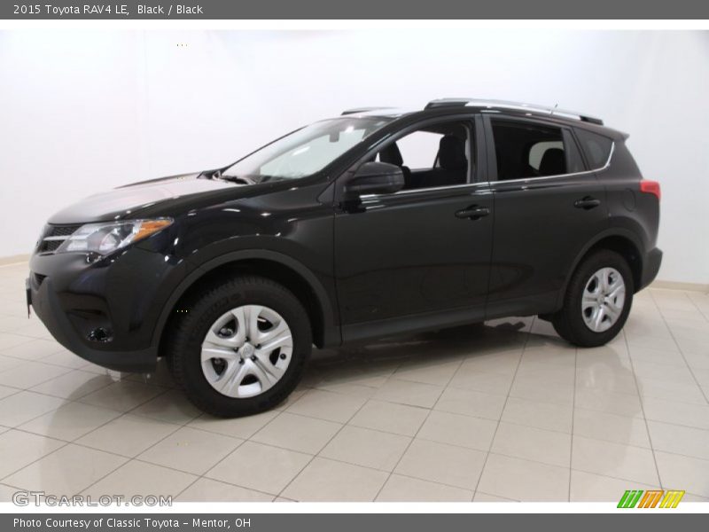 Front 3/4 View of 2015 RAV4 LE