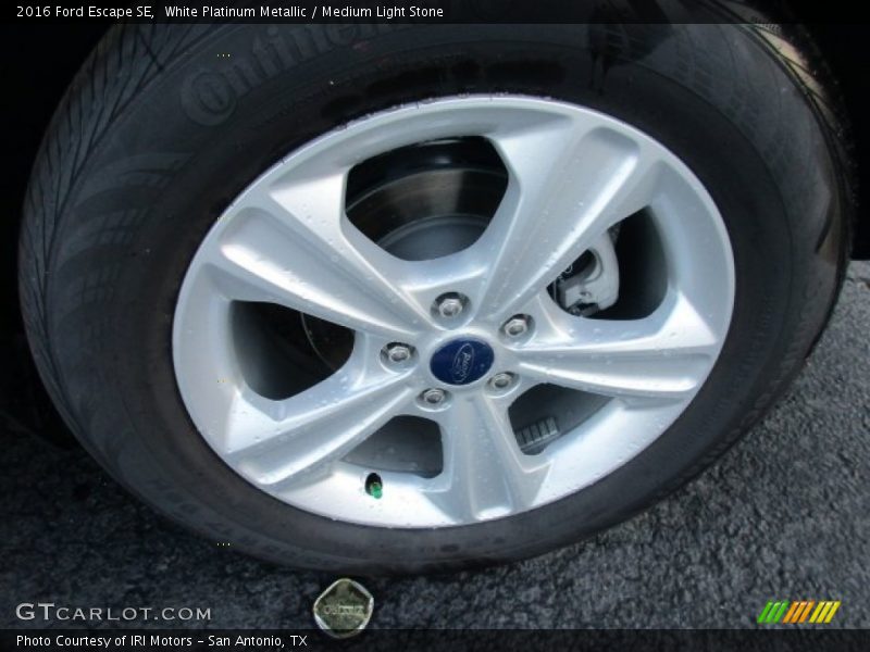 White Platinum Metallic / Medium Light Stone 2016 Ford Escape SE