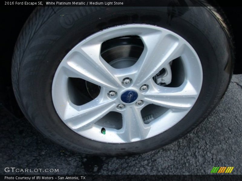 White Platinum Metallic / Medium Light Stone 2016 Ford Escape SE