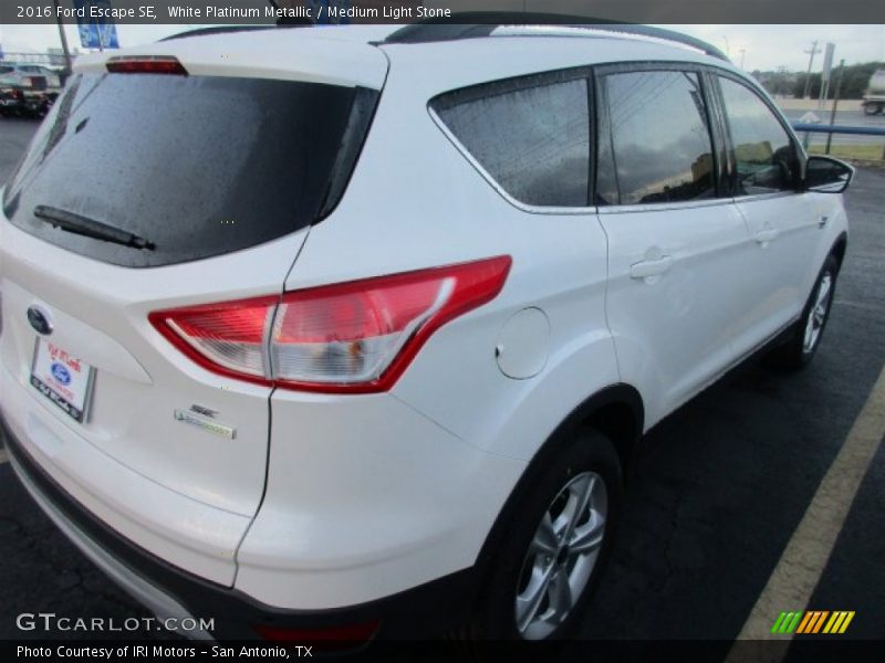 White Platinum Metallic / Medium Light Stone 2016 Ford Escape SE