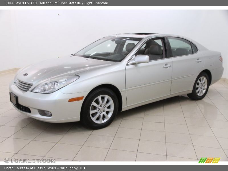 Front 3/4 View of 2004 ES 330