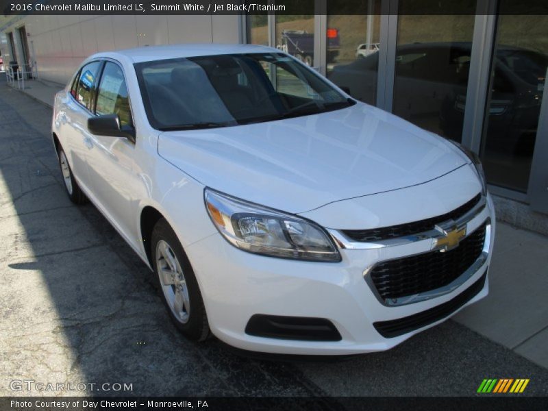 Front 3/4 View of 2016 Malibu Limited LS
