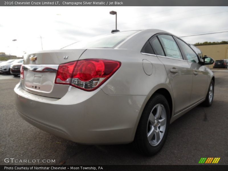 Champagne Silver Metallic / Jet Black 2016 Chevrolet Cruze Limited LT