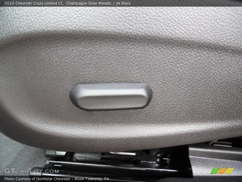 Champagne Silver Metallic / Jet Black 2016 Chevrolet Cruze Limited LT