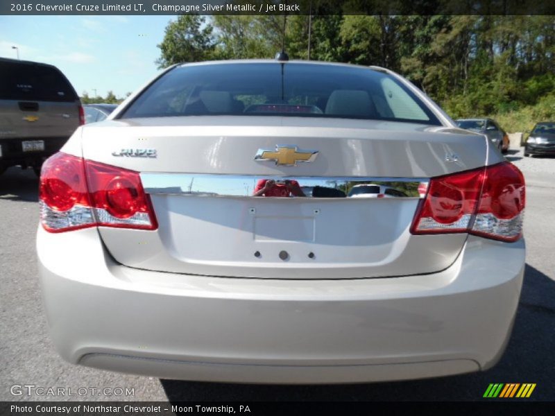 Champagne Silver Metallic / Jet Black 2016 Chevrolet Cruze Limited LT