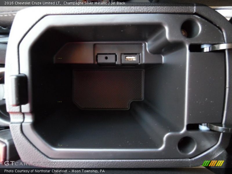 Champagne Silver Metallic / Jet Black 2016 Chevrolet Cruze Limited LT