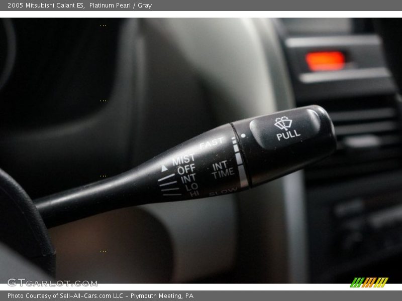 Platinum Pearl / Gray 2005 Mitsubishi Galant ES