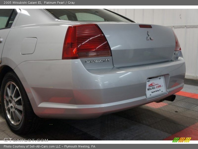 Platinum Pearl / Gray 2005 Mitsubishi Galant ES