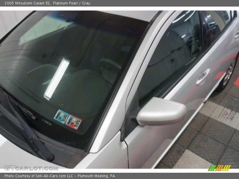 Platinum Pearl / Gray 2005 Mitsubishi Galant ES