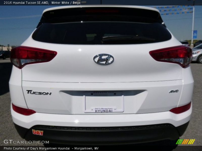 Winter White / Beige 2016 Hyundai Tucson SE AWD