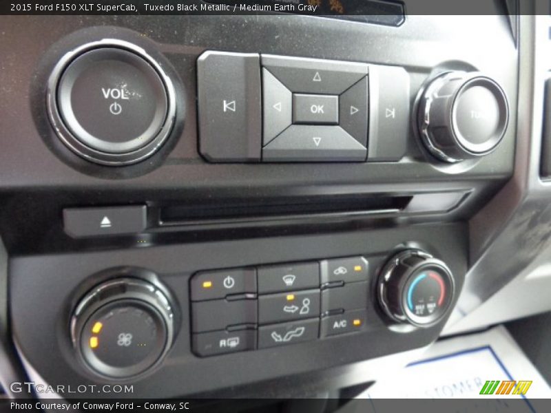 Tuxedo Black Metallic / Medium Earth Gray 2015 Ford F150 XLT SuperCab