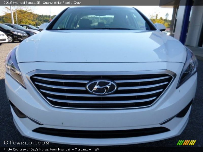 Quartz White Pearl / Gray 2016 Hyundai Sonata SE