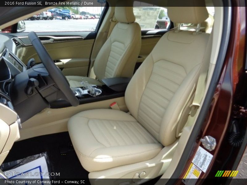 Front Seat of 2016 Fusion SE