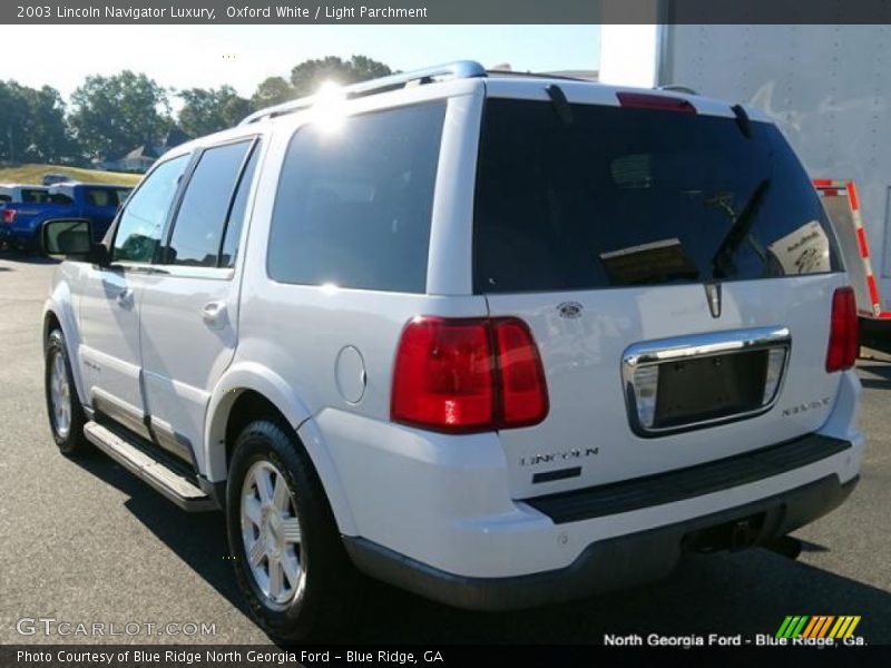 Oxford White / Light Parchment 2003 Lincoln Navigator Luxury